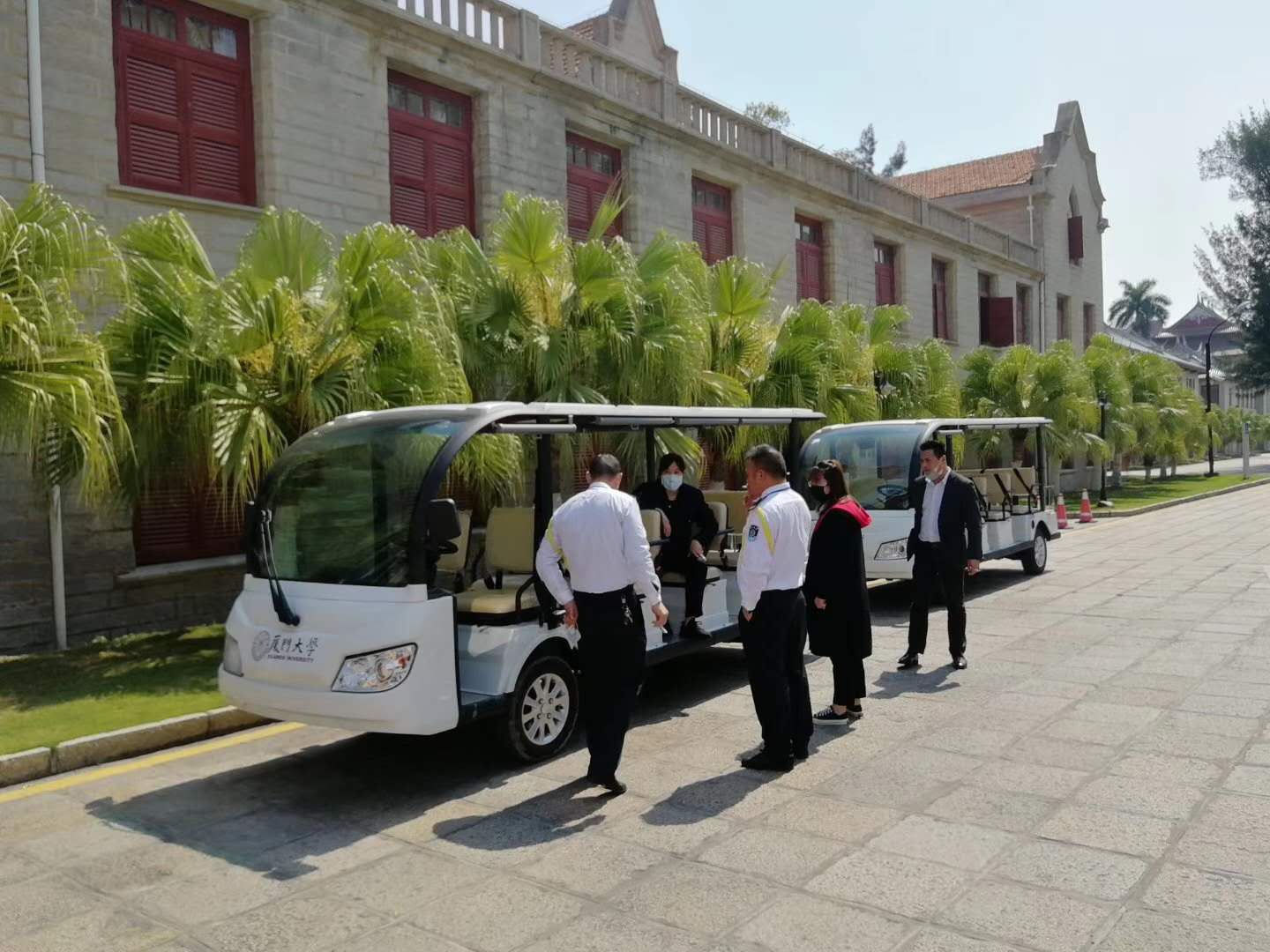 廈門(mén)大學(xué)旅游旺季添新車(chē)，選擇卓越電動(dòng)車(chē)